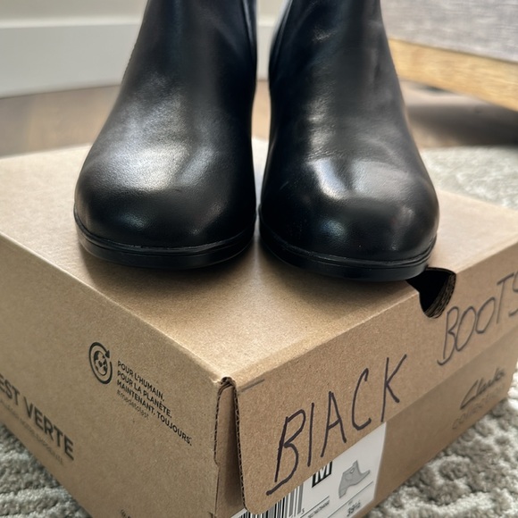 Clarks Emily2 Ankle Boot - Picture 3 of 7